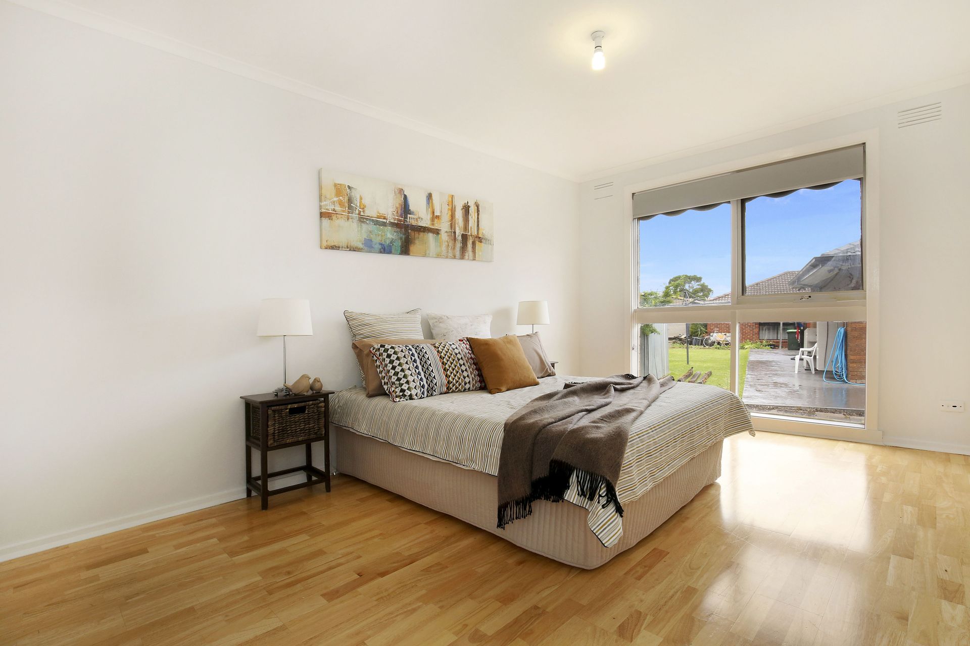 SURPRISING SPACE, SOUGHT AFTER LOCATION – 6 MONTH LEASE
