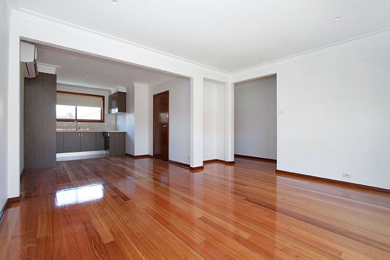 2/3 Smith Street, Reservoir