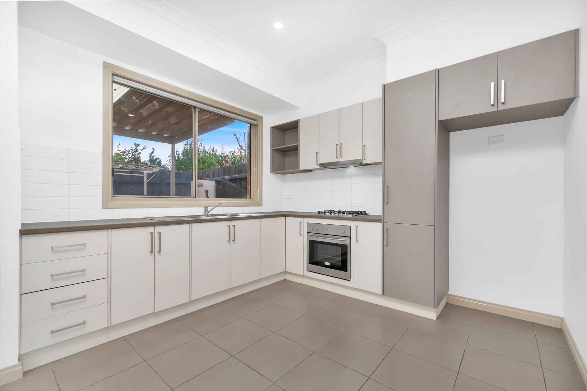 Beautifully Presented 2-Bedroom Home in Thomastown!