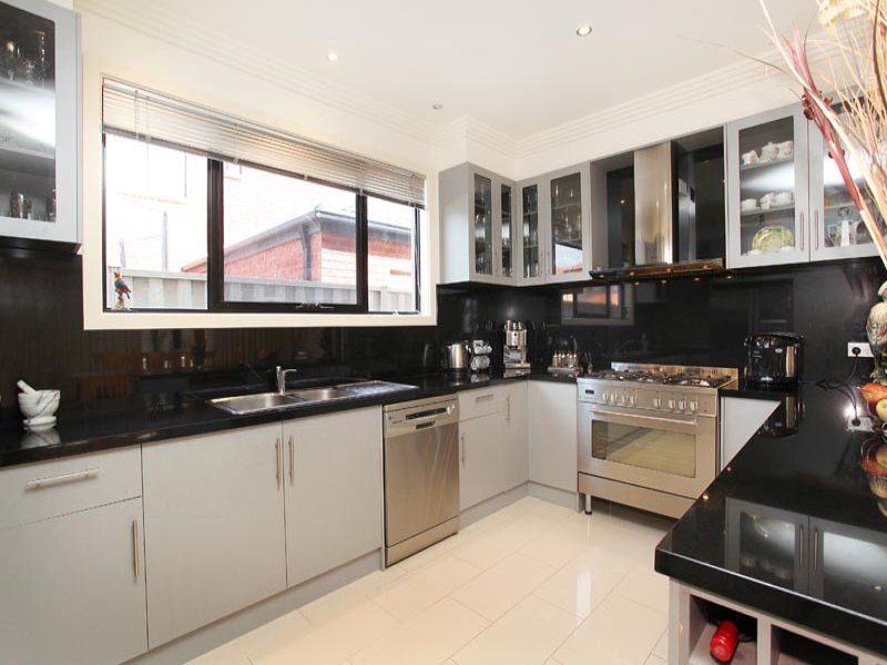 6 Linlithgow Parade, Caroline Springs - Thumbnail 4