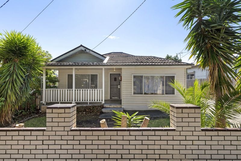23 Milton Crescent, Preston