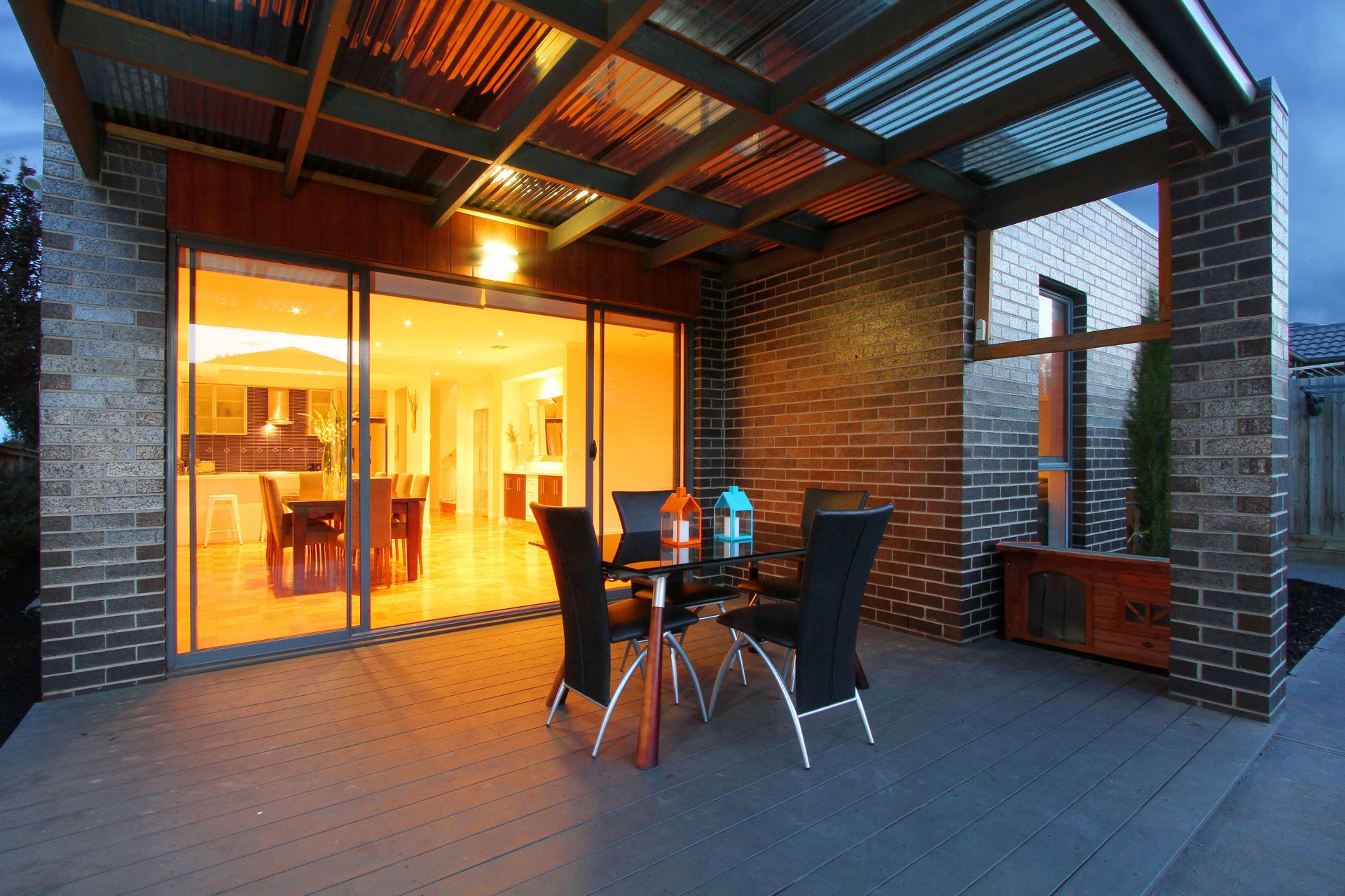 CONTEMPORARY LIVING WITH PARKSIDE APPEAL