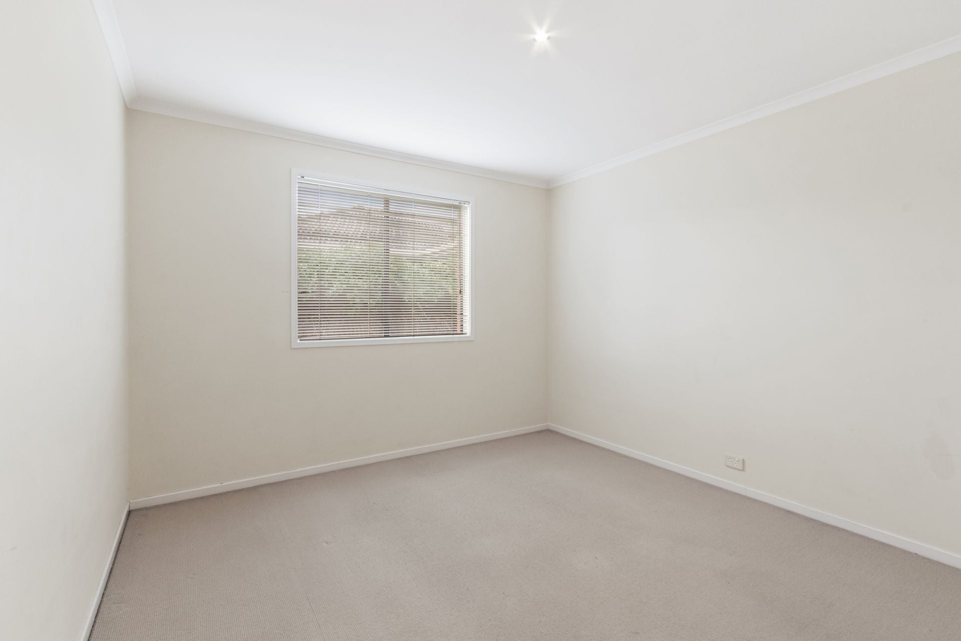 Low Maintenance 5 Bedroom Home!