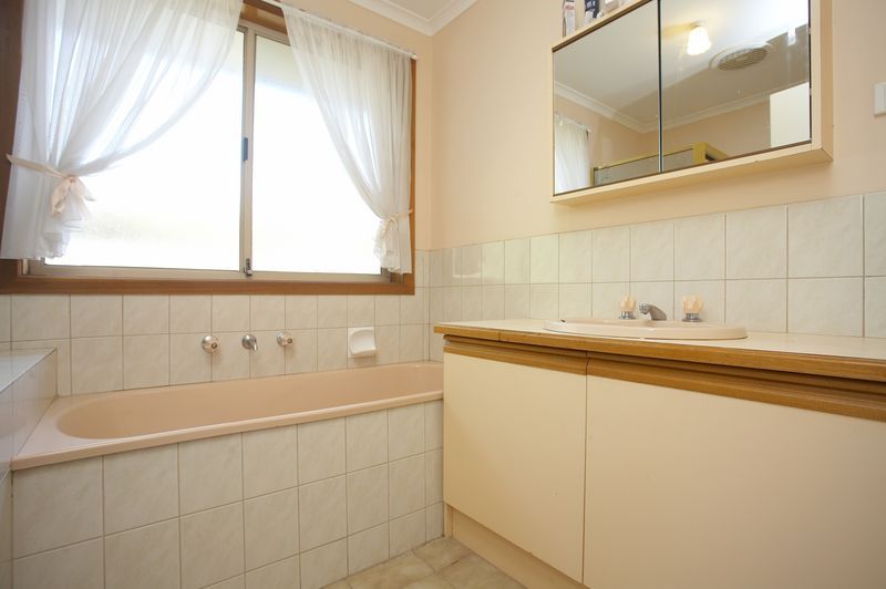 1/14 Hopkins Court, Altona Meadows - Thumbnail 5