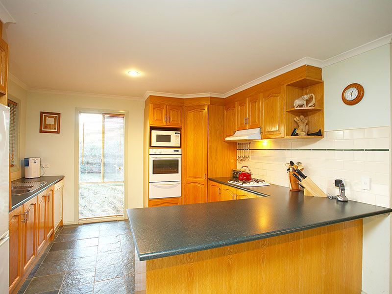 5 Henry Court, Caroline Springs - Thumbnail 3