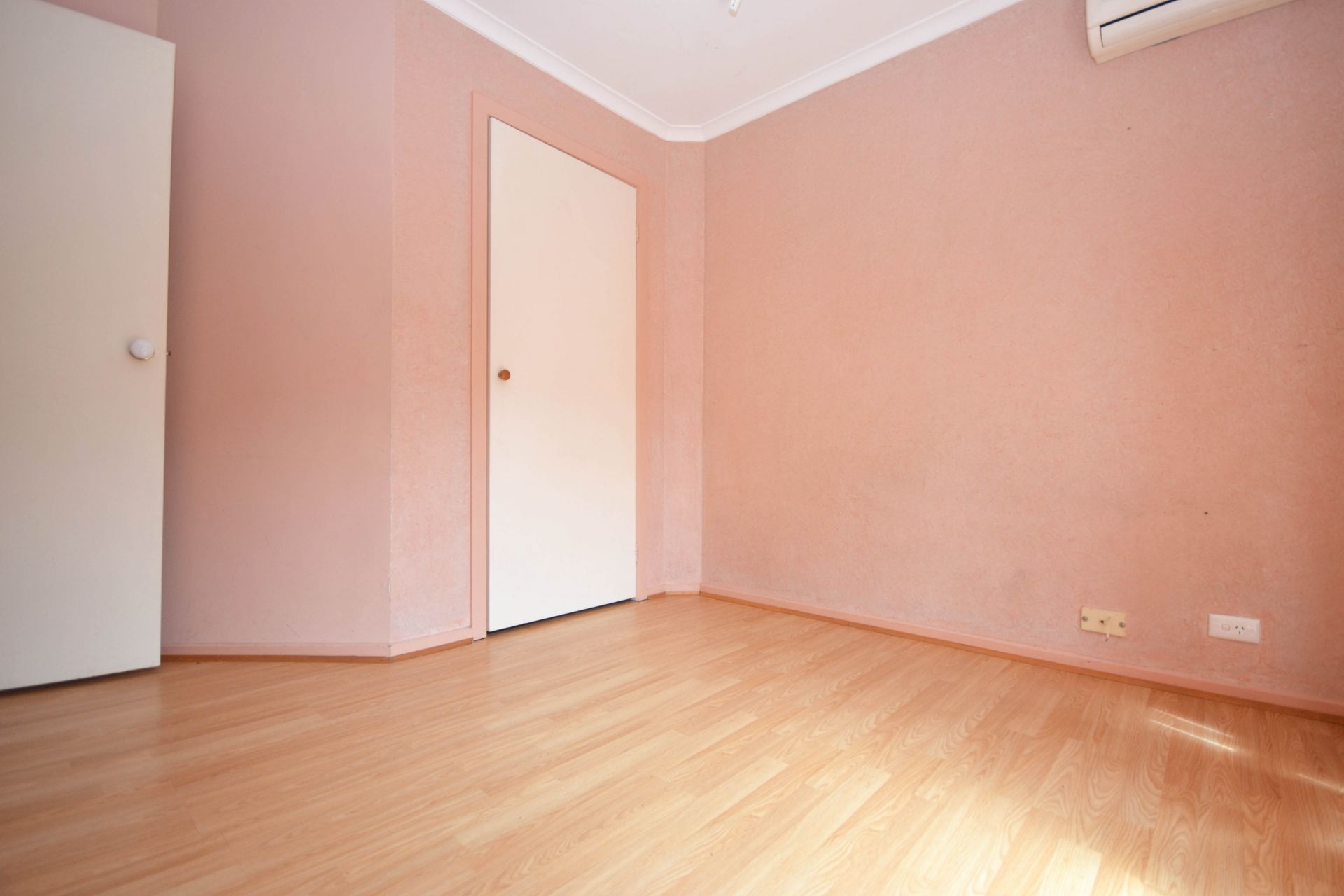 THREE BEDROOM BRICK VENEER HOME!
