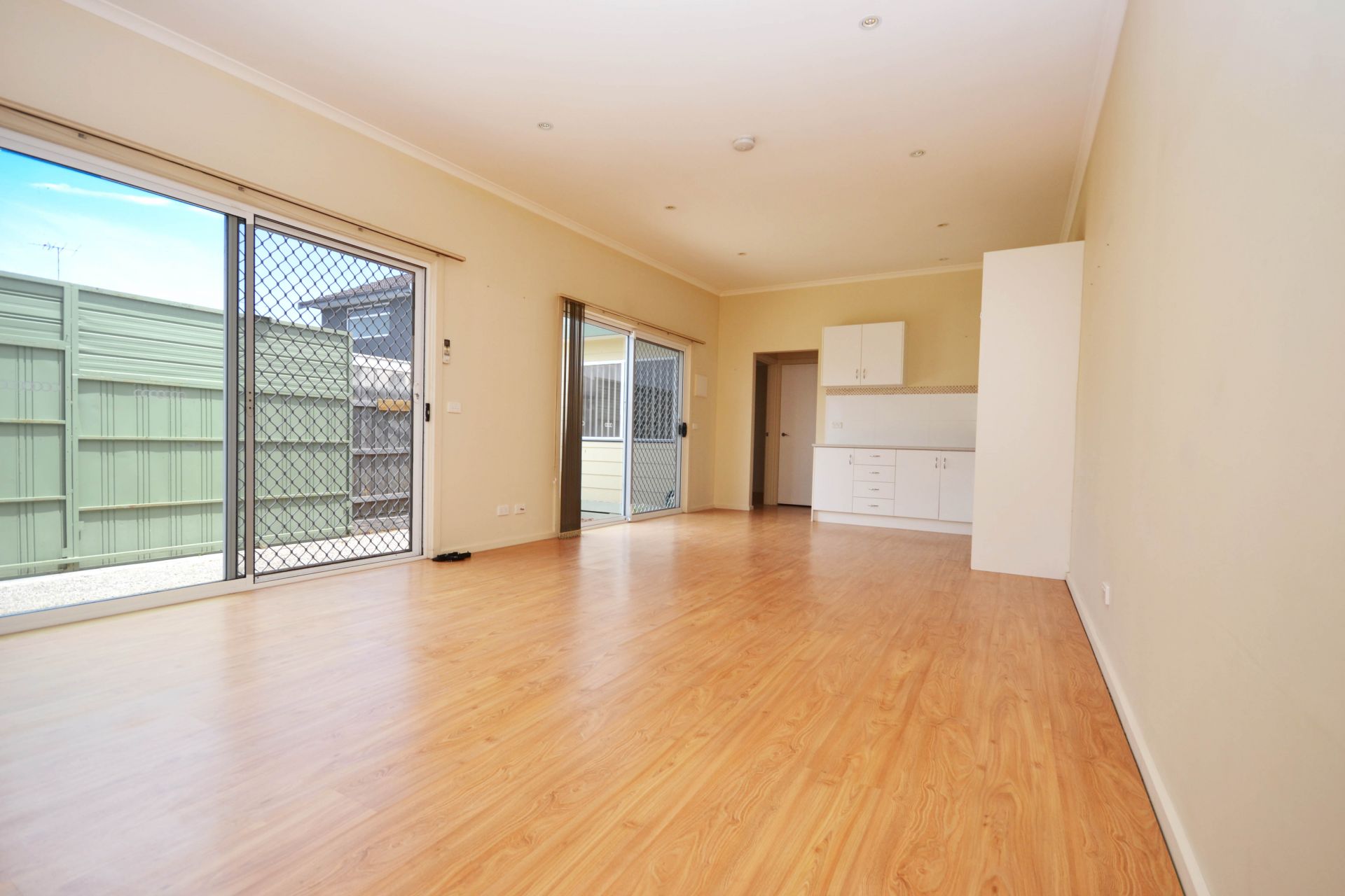EXTRA LARGE ONE BEDROOM