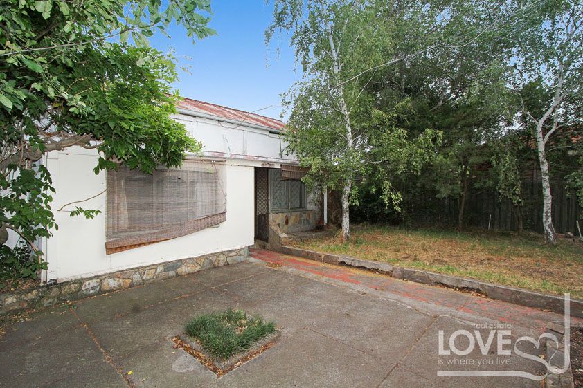 Charming Brunswick Family Home!