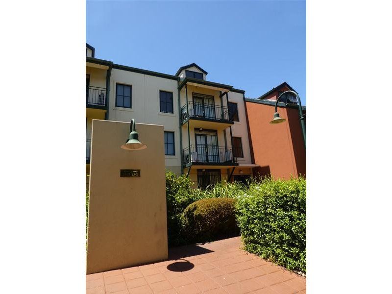 Walking Distance to Hospitals and Transport!
