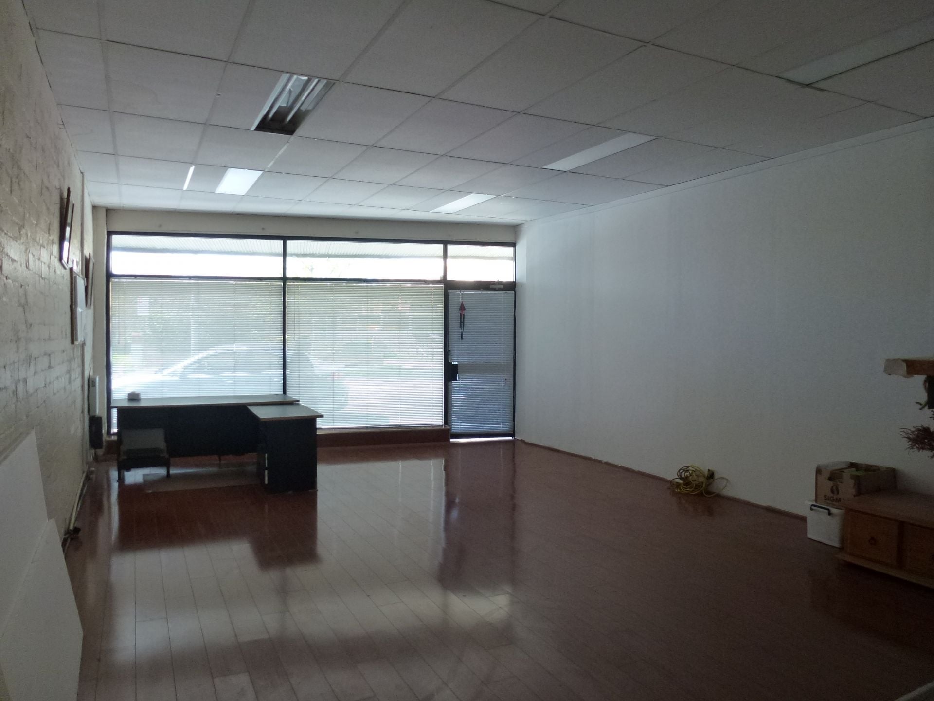 ATTRACTIVE OFFICE/RETAIL SHOP IN PRIME LOCATION