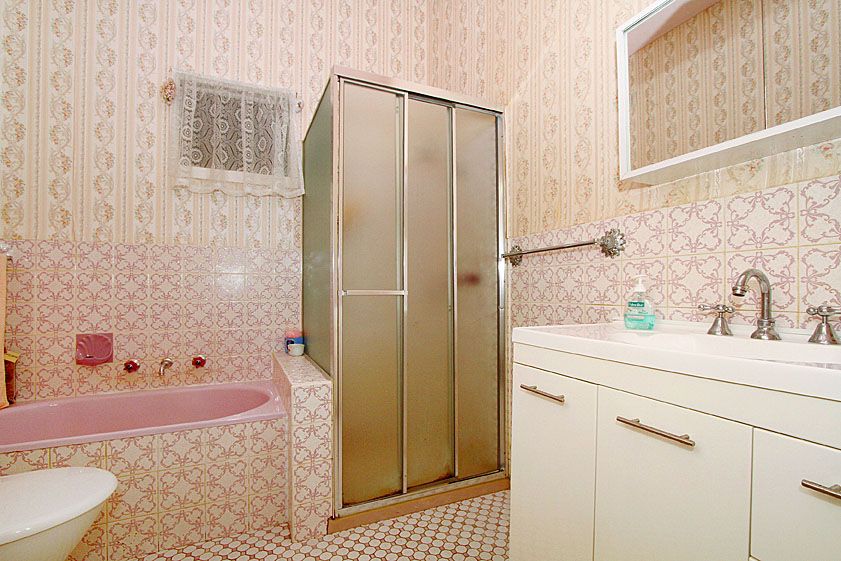 ONE LOCATION, TWO FRONTED, THREE BEDROOMS, & A FOUR CAR GARAGE!