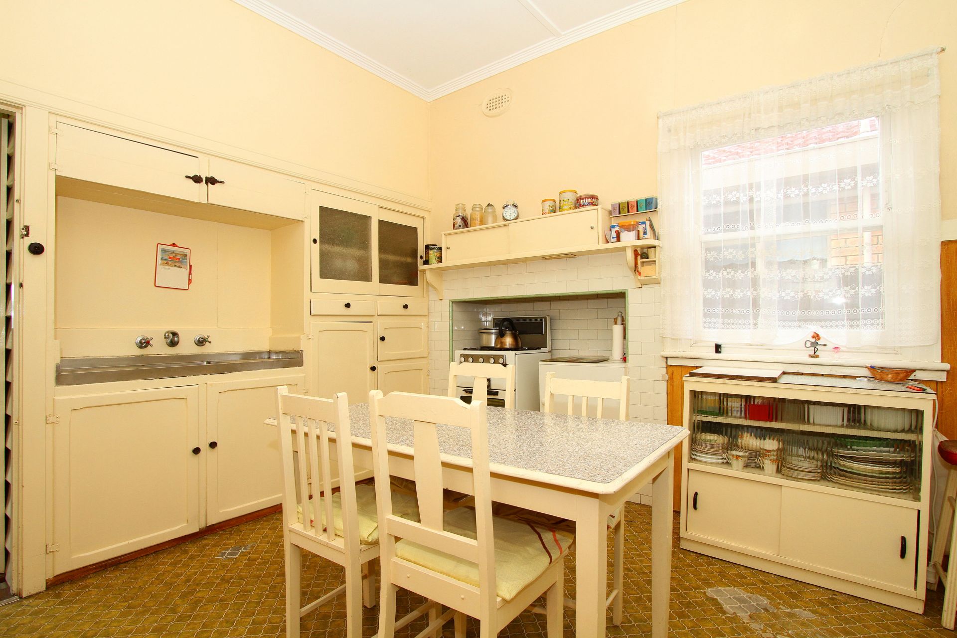 A BEAUTIFUL BALANCE OF PERIOD STYLE AND A GREAT LOCATION