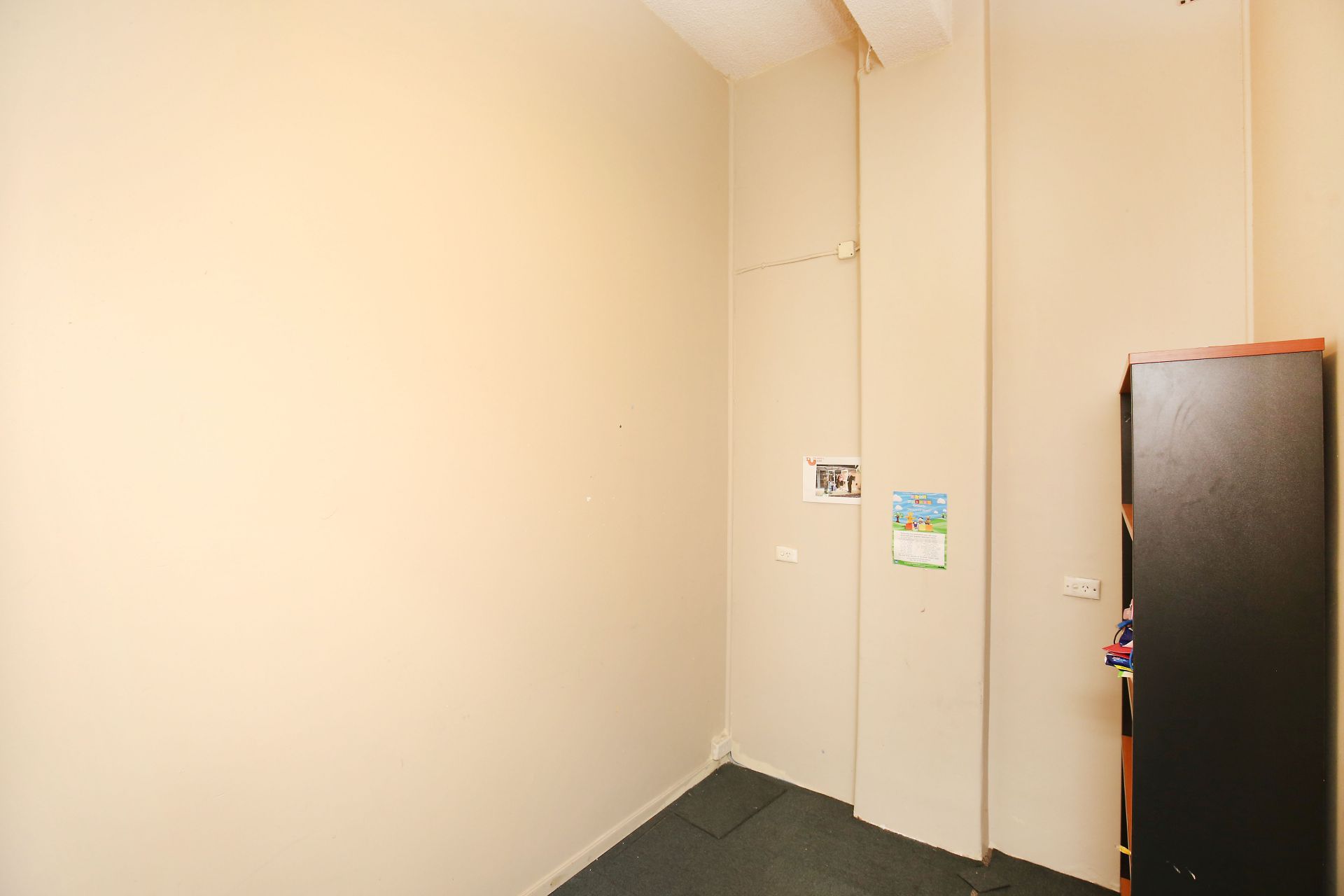 OFFICE/ RETAIL SPACE AT A BARGAIN PRICE!!