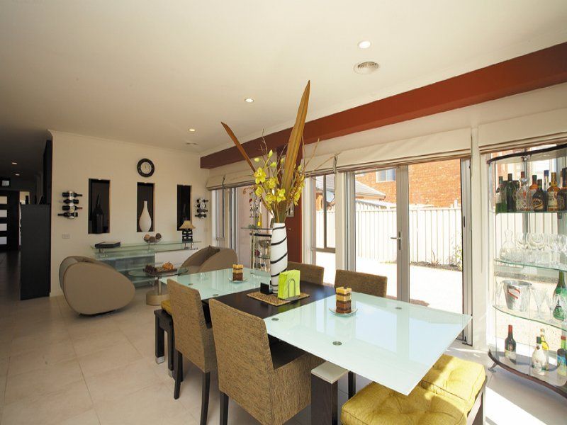 2 Waterford Close, Caroline Springs - Thumbnail 5