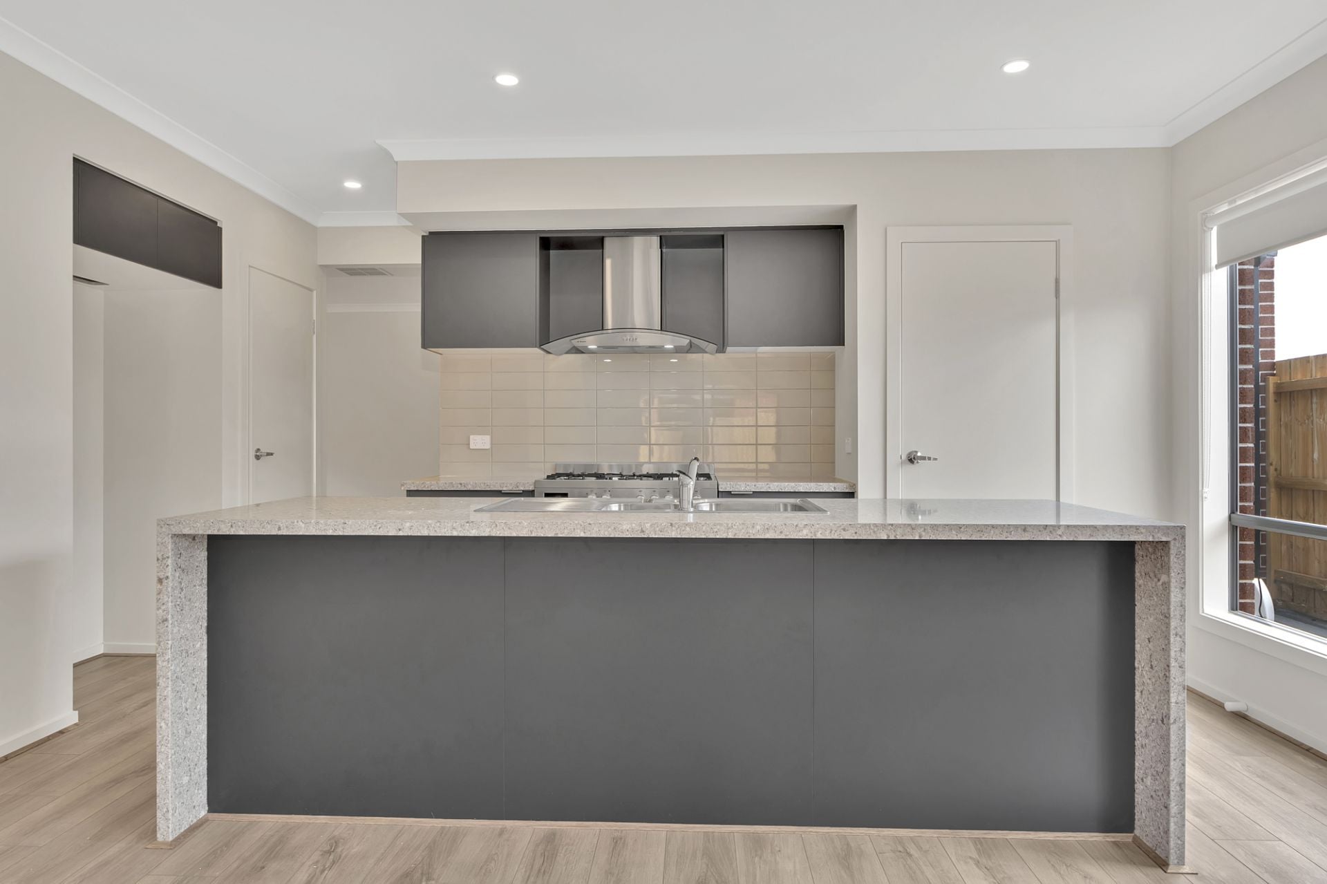 BRAND NEW A READY TO MOVE IN!