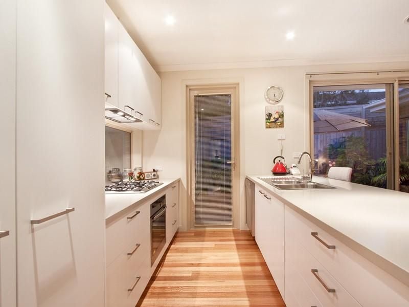 4/13 Lucerne Avenue, Mornington VIC