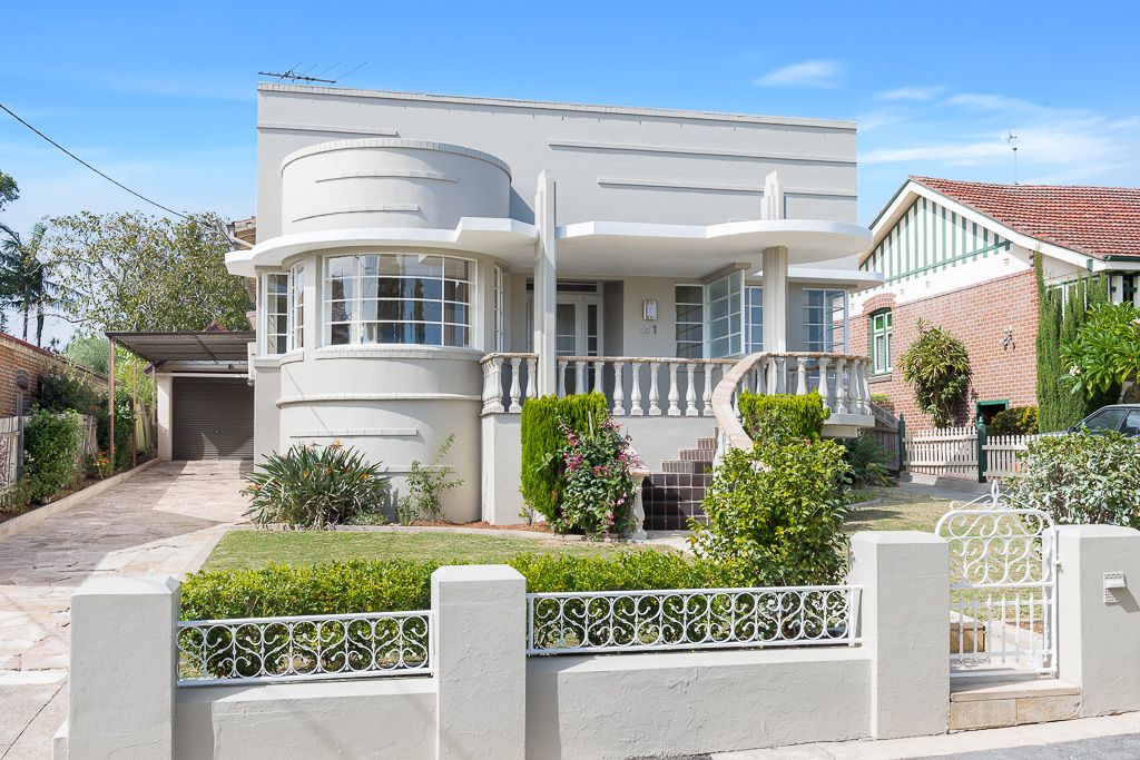 SOLD - Classic Period Style With Modern Family Ease