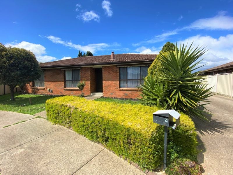 4 Forbes Court, Mill Park