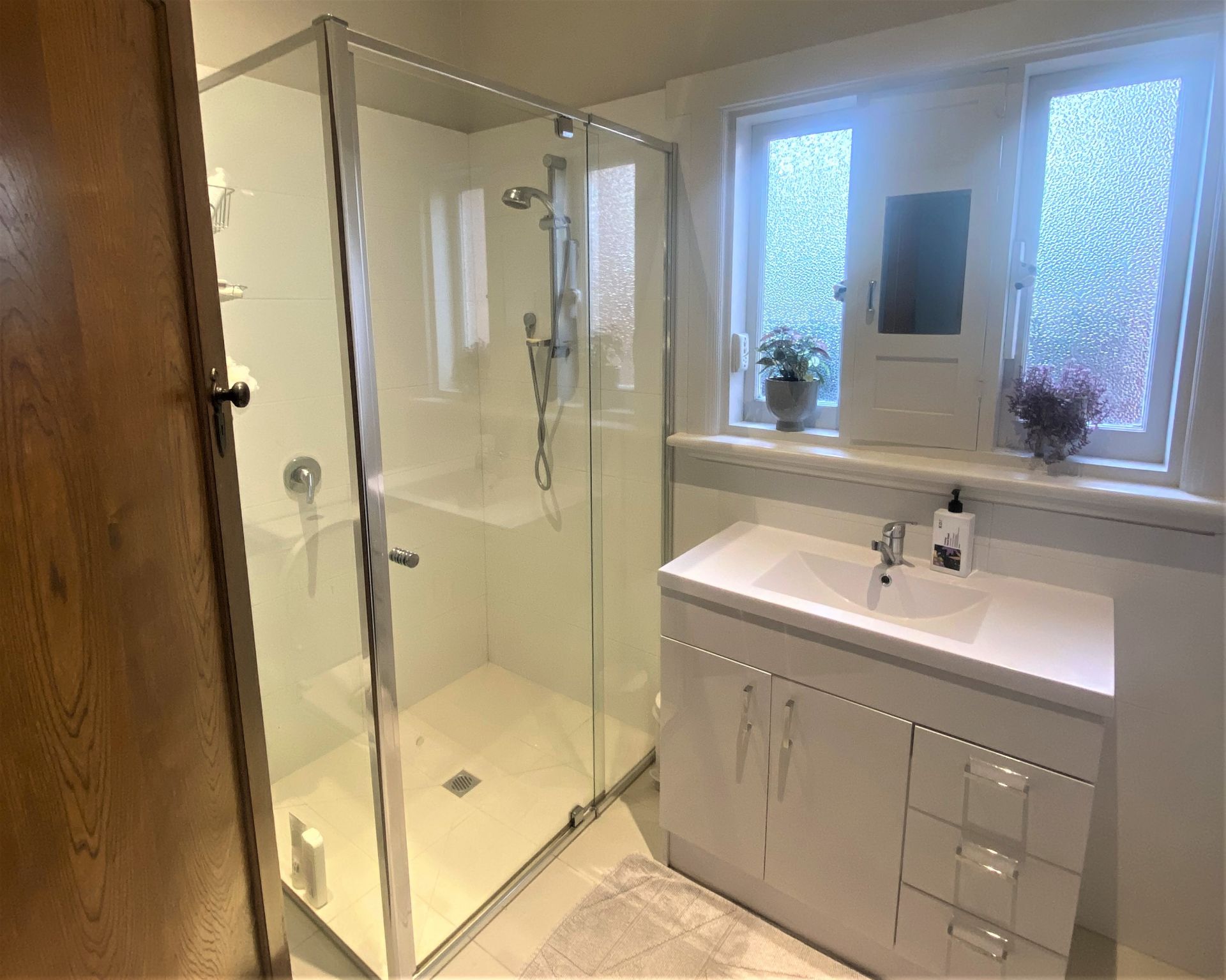 Beautifully renovated 2 bedroom home!