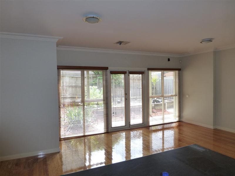 Beautiful 3 Bedroom Townhouse!