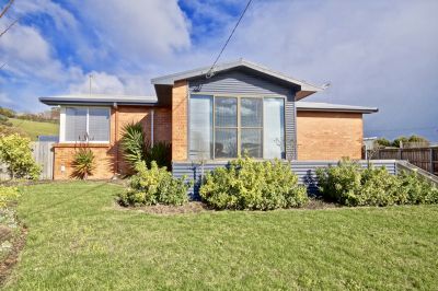 12 Kiah Place, East Devonport, East Devonport - Thumbnail 3