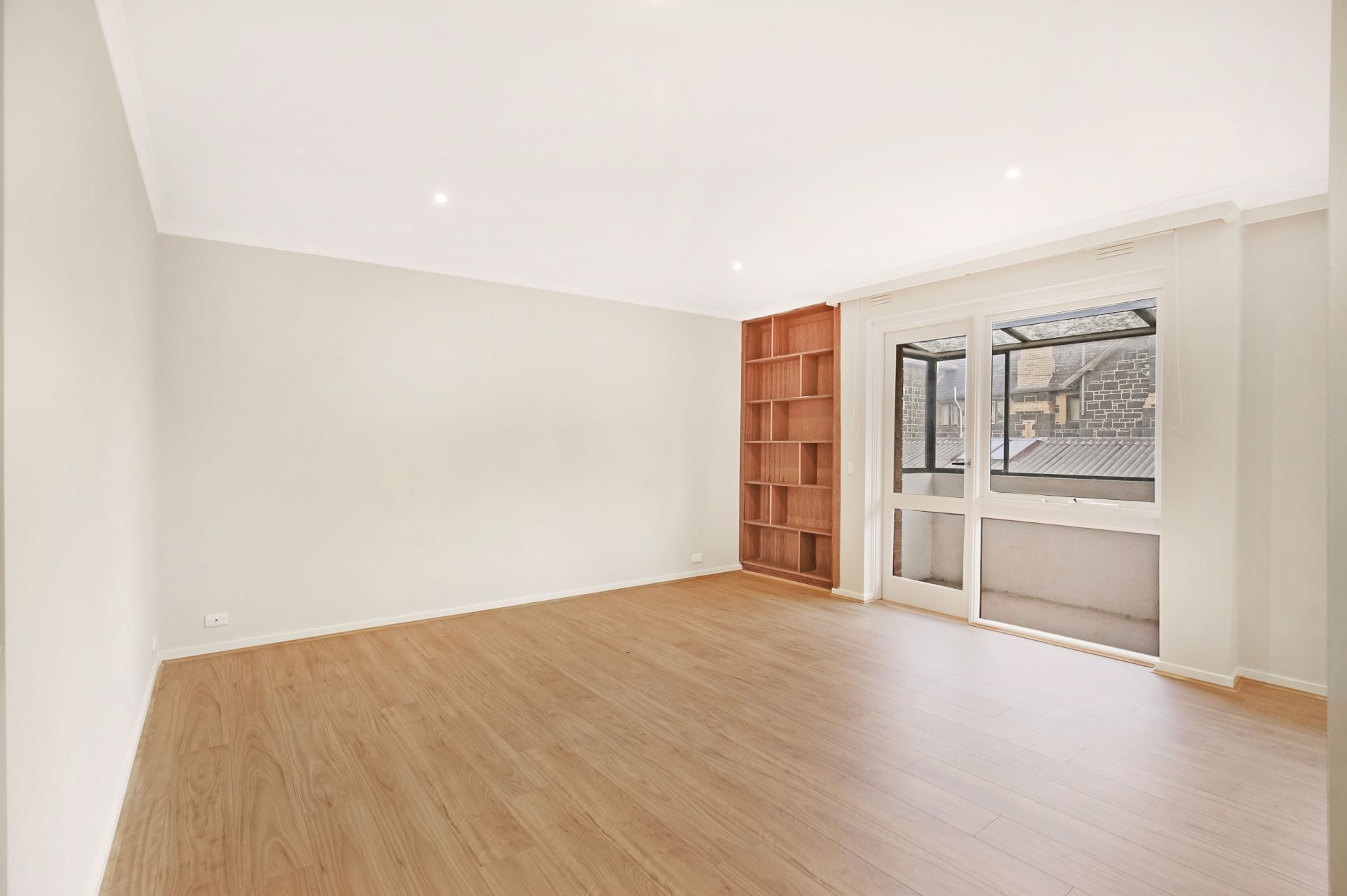 **Modern & Light**