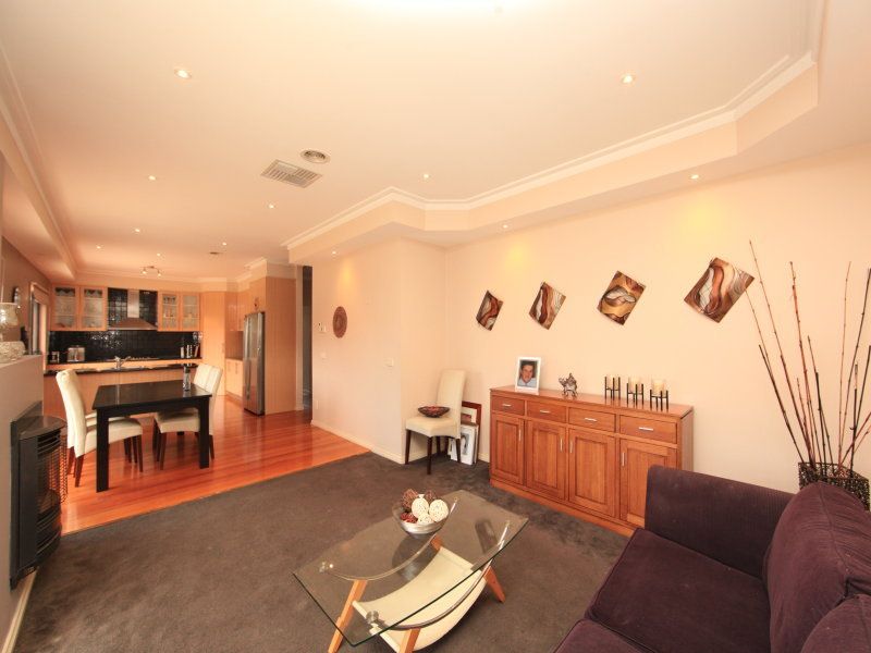 9 Flame Crescent SOUTH MORANG, South Morang - Thumbnail 6
