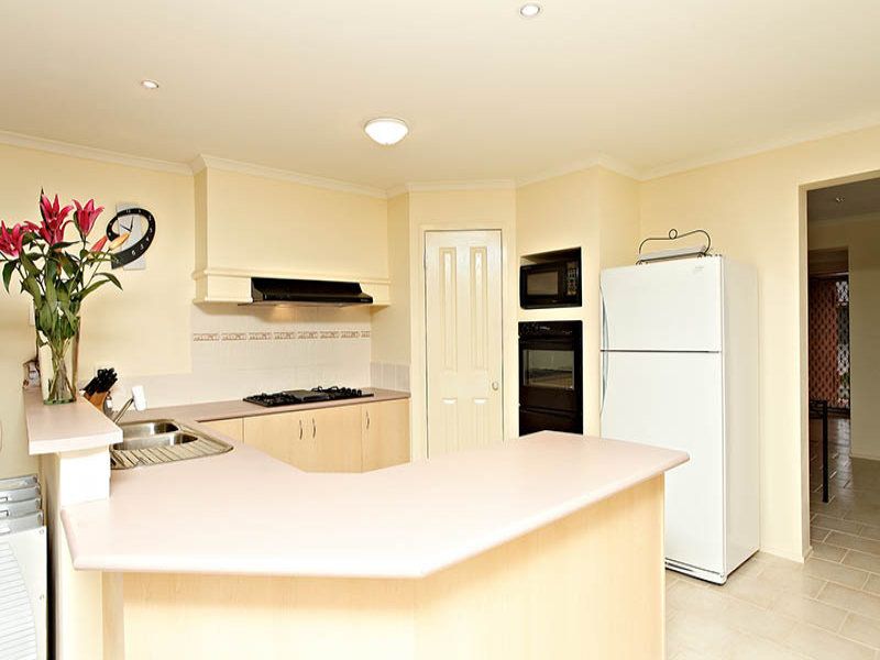 11 Springfield Close, Caroline Springs - Thumbnail 3