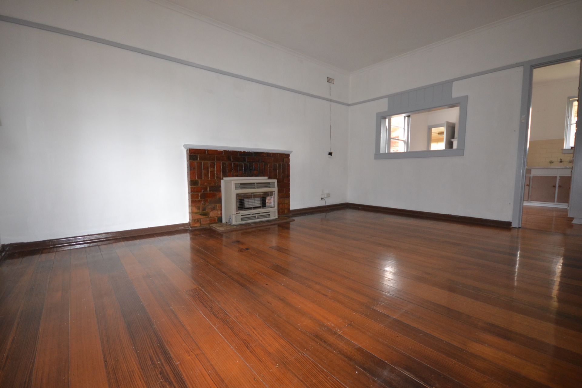 LARGE HOME IN A GREAT LOCATION