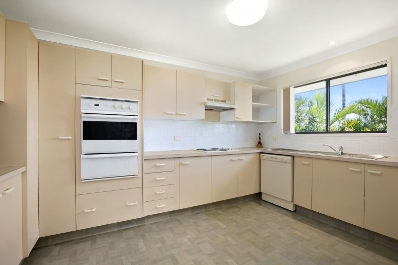 11 Colombo Court, Carrara - Thumbnail 4