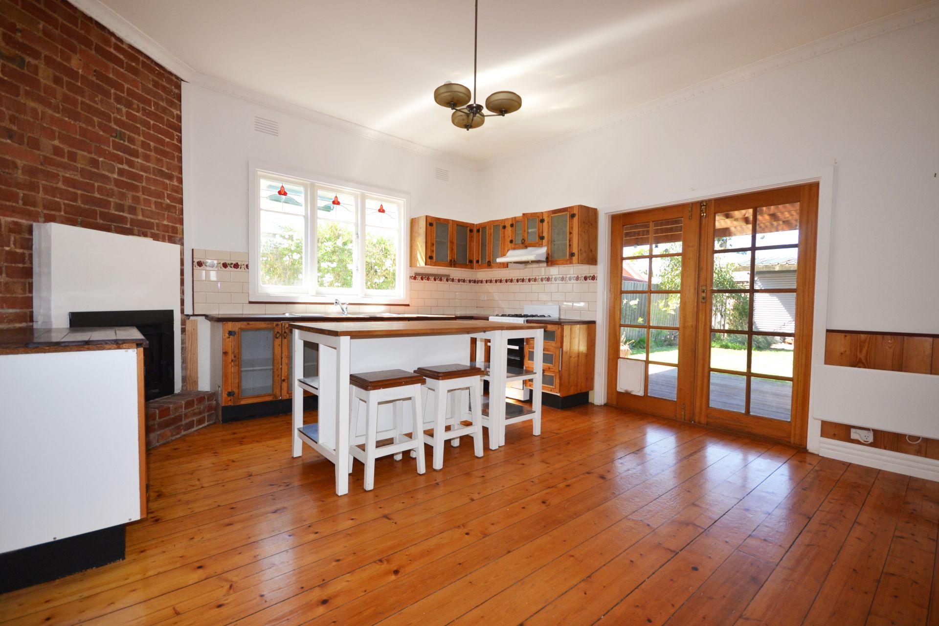 ELEGANT BEAUTY MATCHED WITH A FIRST CLASS LOCATION