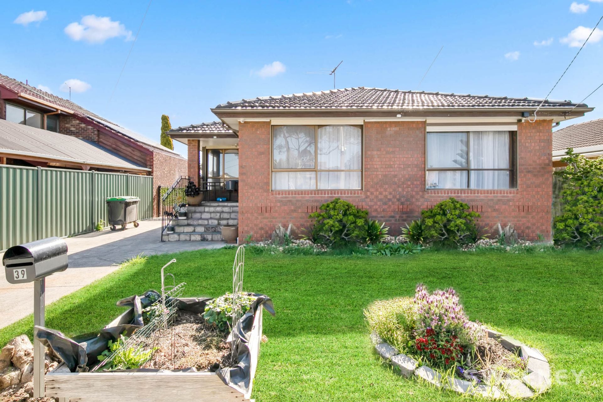 39 Oakdene Grove South, Altona Meadows - Thumbnail 2