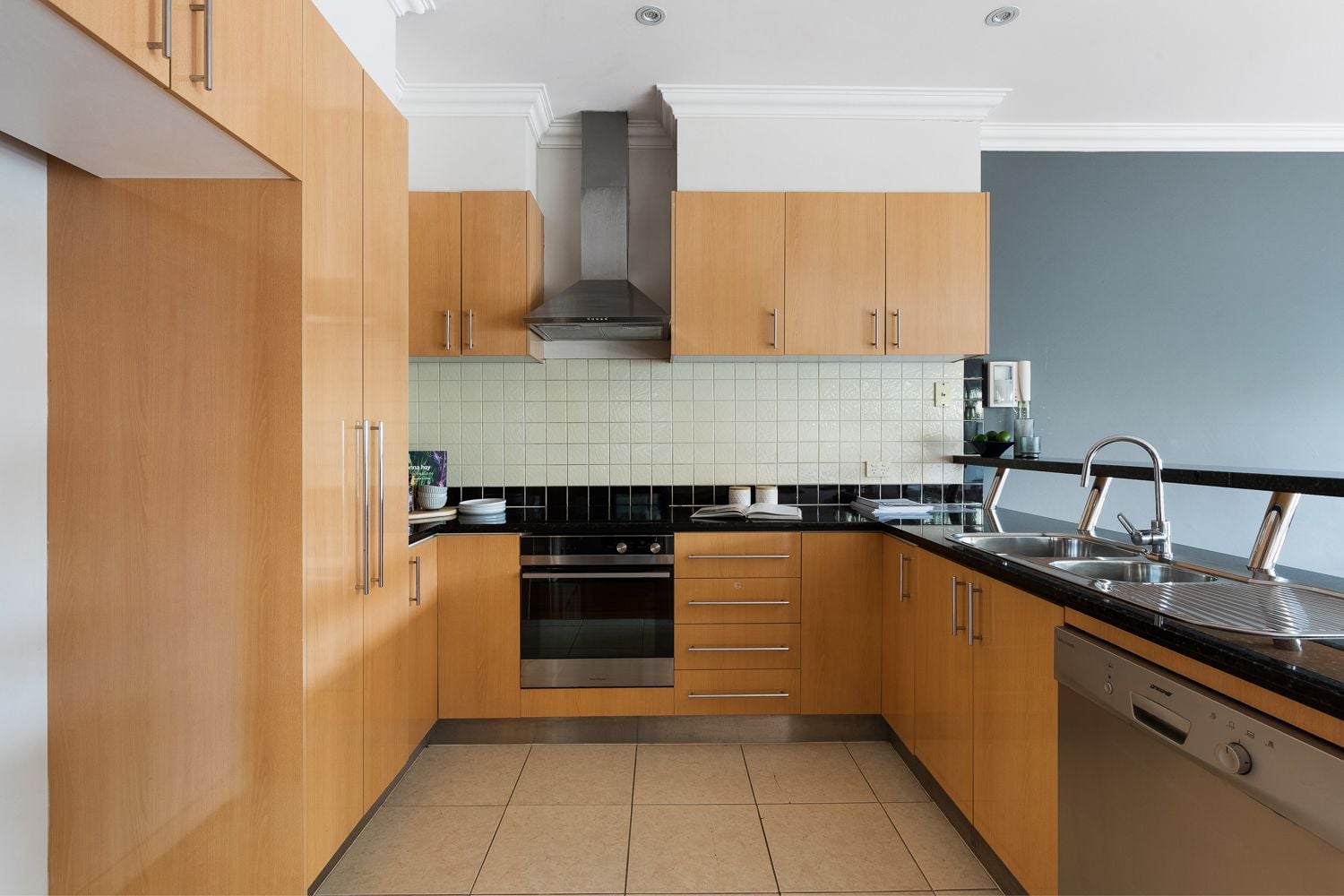 North Facing Spacious Apartment in Central Ivanhoe