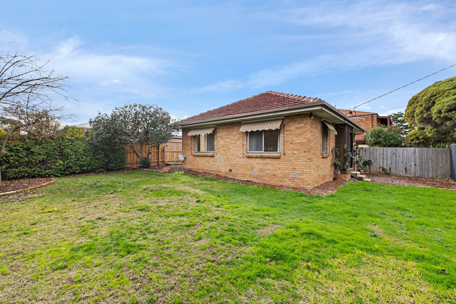Comfortable Living with a Large Private Backyard