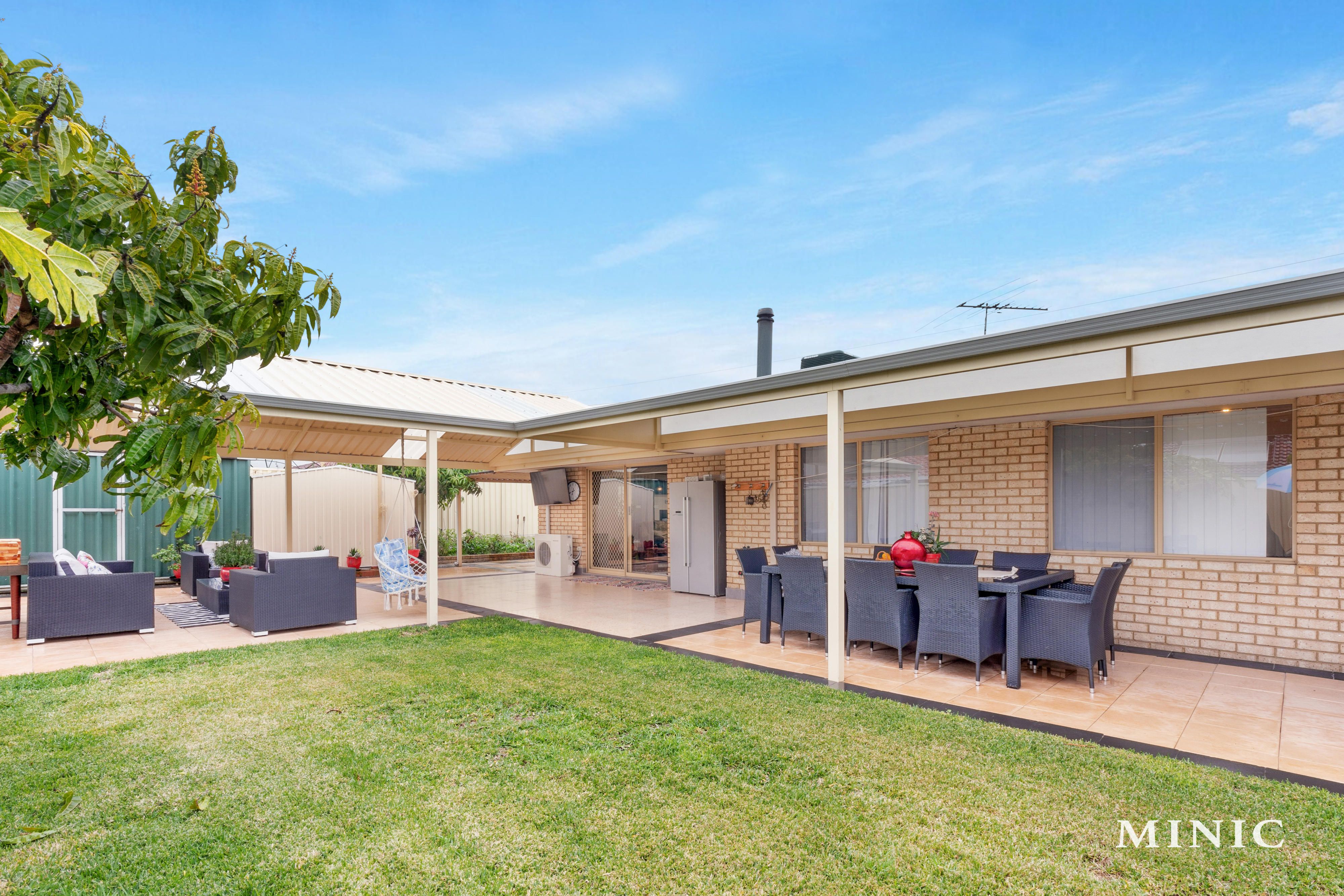 Real Estate For Sale 30 Forest Lakes Drive Thornlie , WA