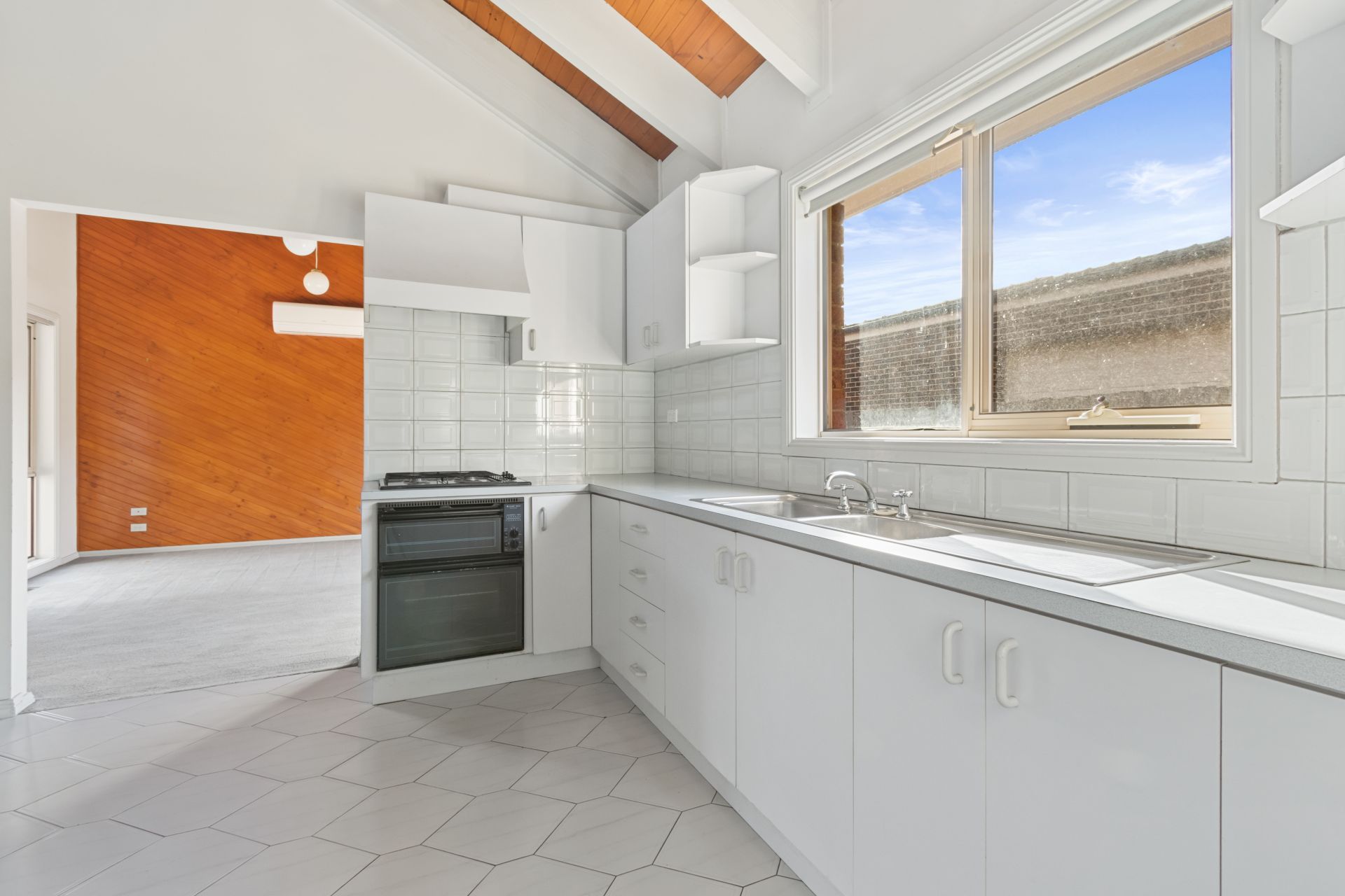 Regent Beauty - Oversized Villa