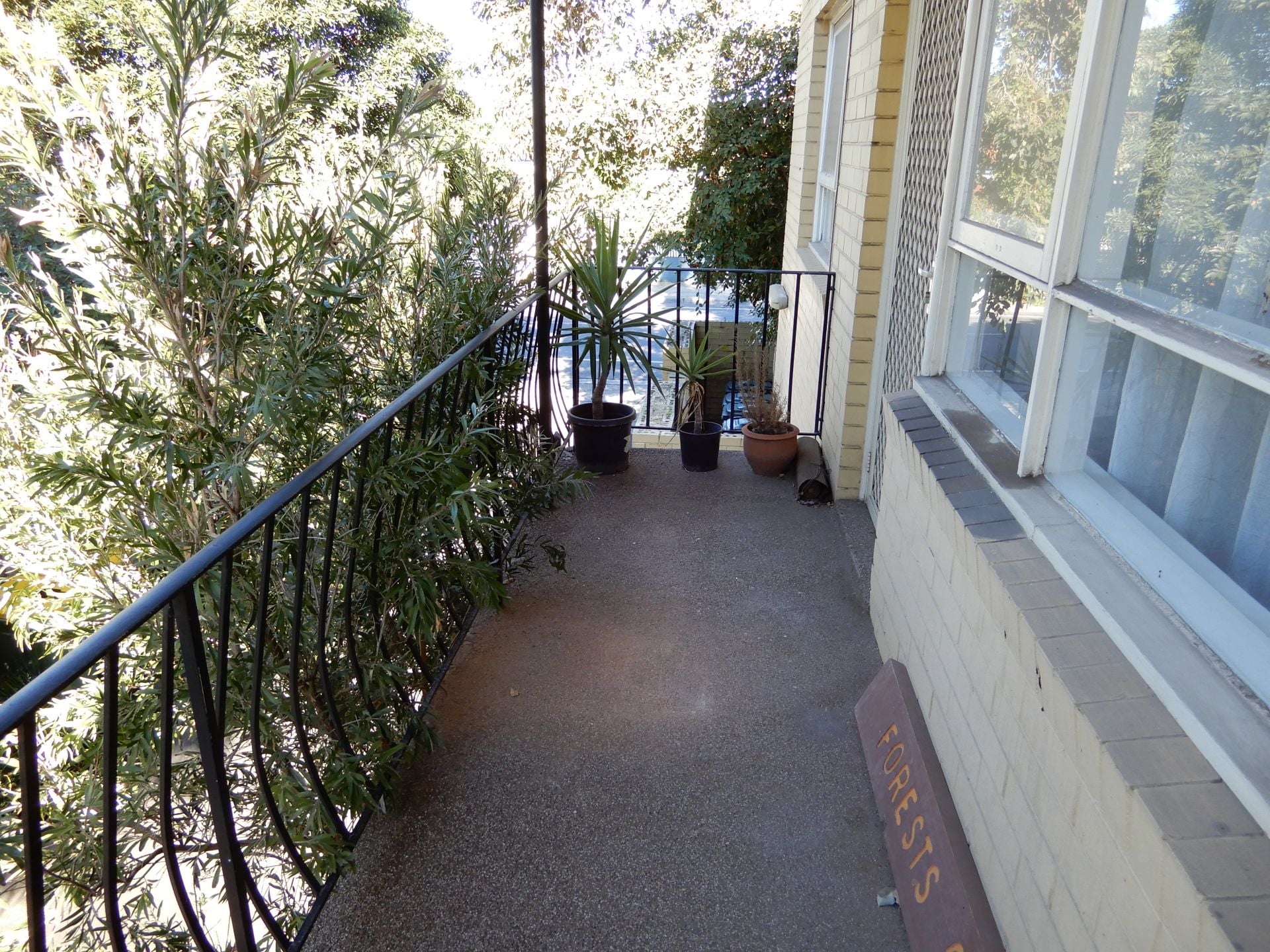 OUTSTANDING LOCATION, LUXURIOUS RENOVATION
