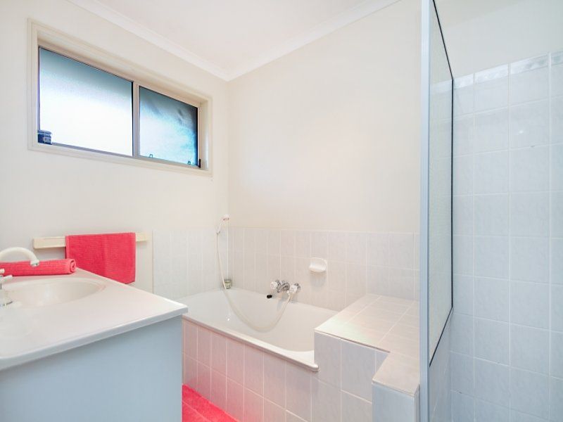 8 Inverness Court, BANORA POINT, Banora Point - Thumbnail 8