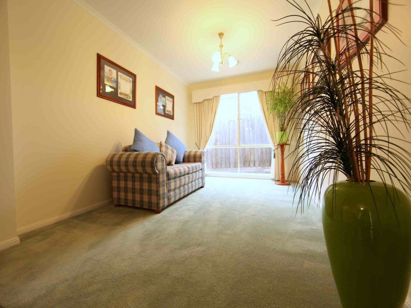 17 Trinity Way SOUTH MORANG, South Morang - Thumbnail 4