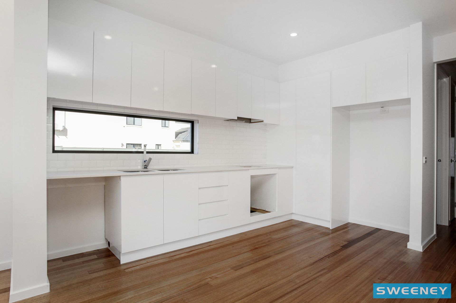 2/42 Lorimer Street, Caroline Springs - Thumbnail 3