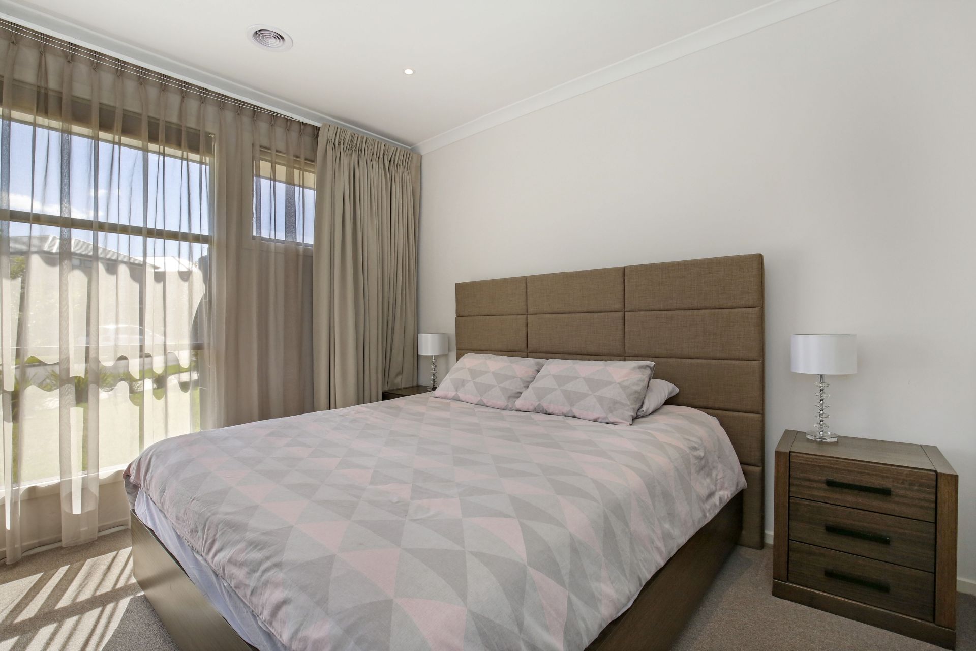 CONTEMPORARY DELIGHT - EPITOME OF ELEGANCE