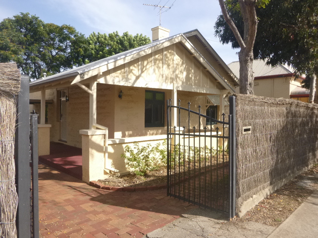 12  Dudley Street Semaphore 5019