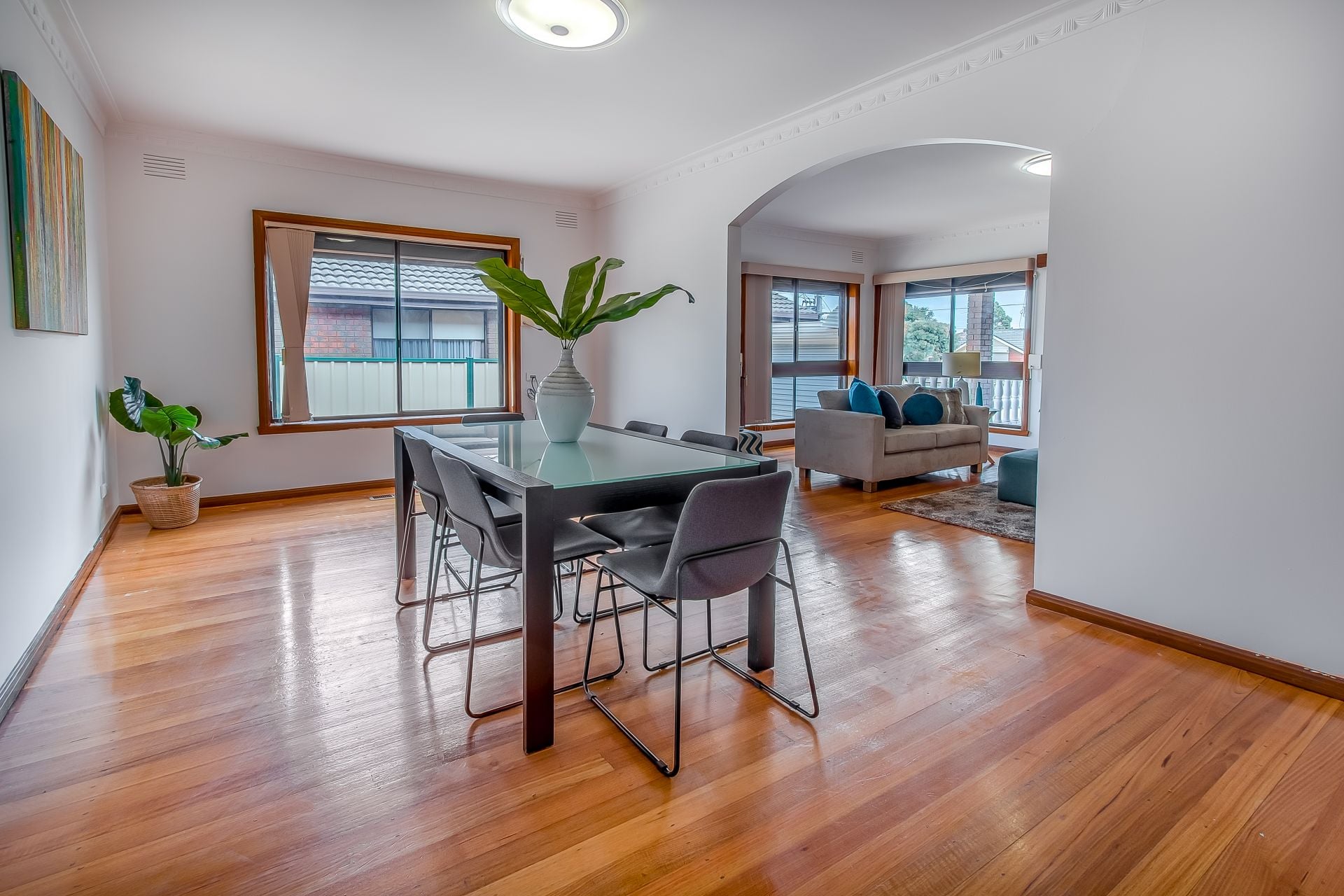 MODERN APPEAL - SOLID BUILD