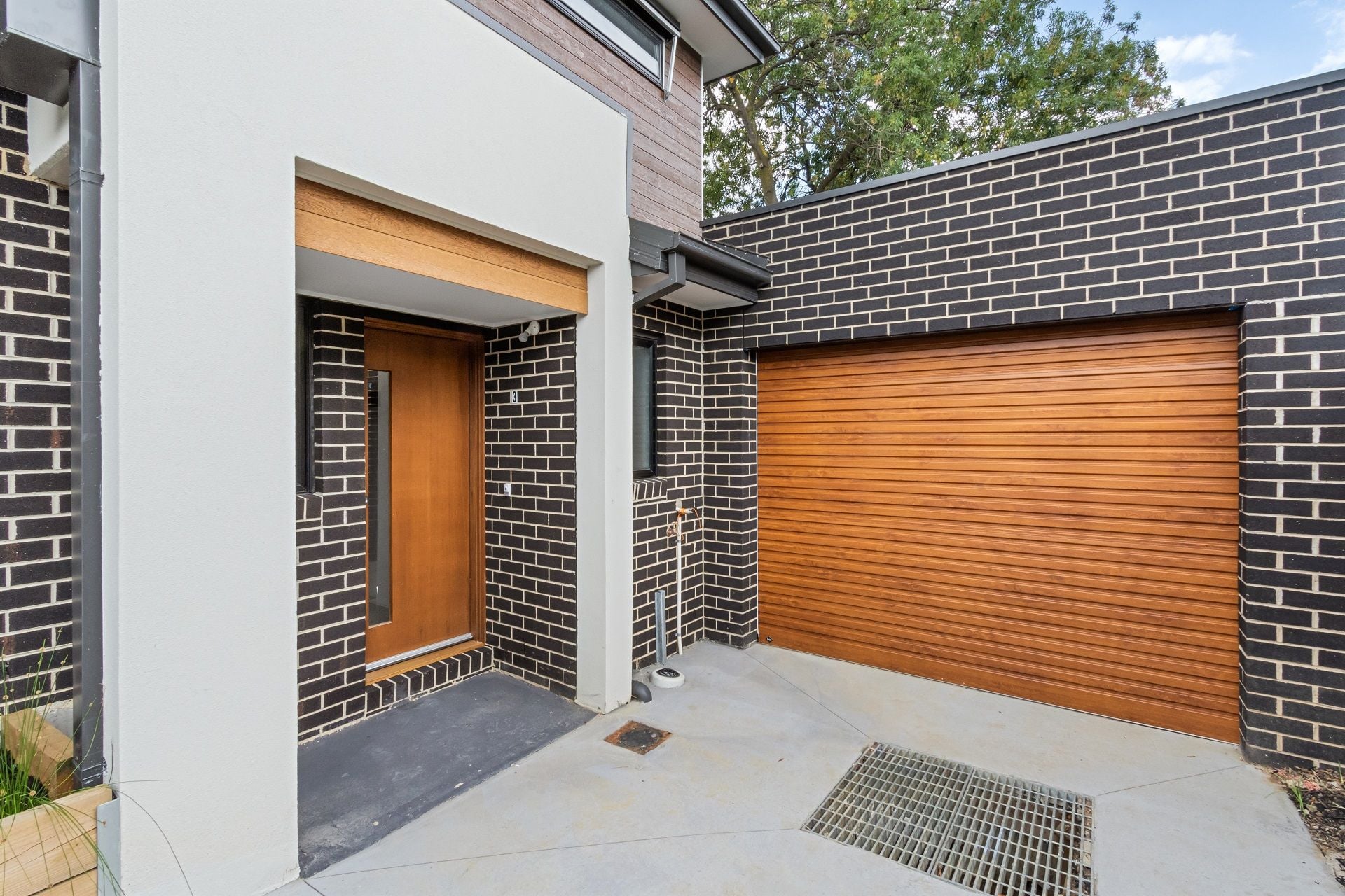 BRAND NEW THREE BEDROOM MODERN LIVING