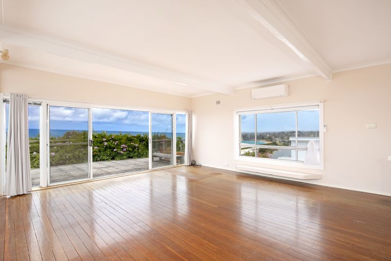 Split Level, Semi With 180 Degree Views Of Ocean