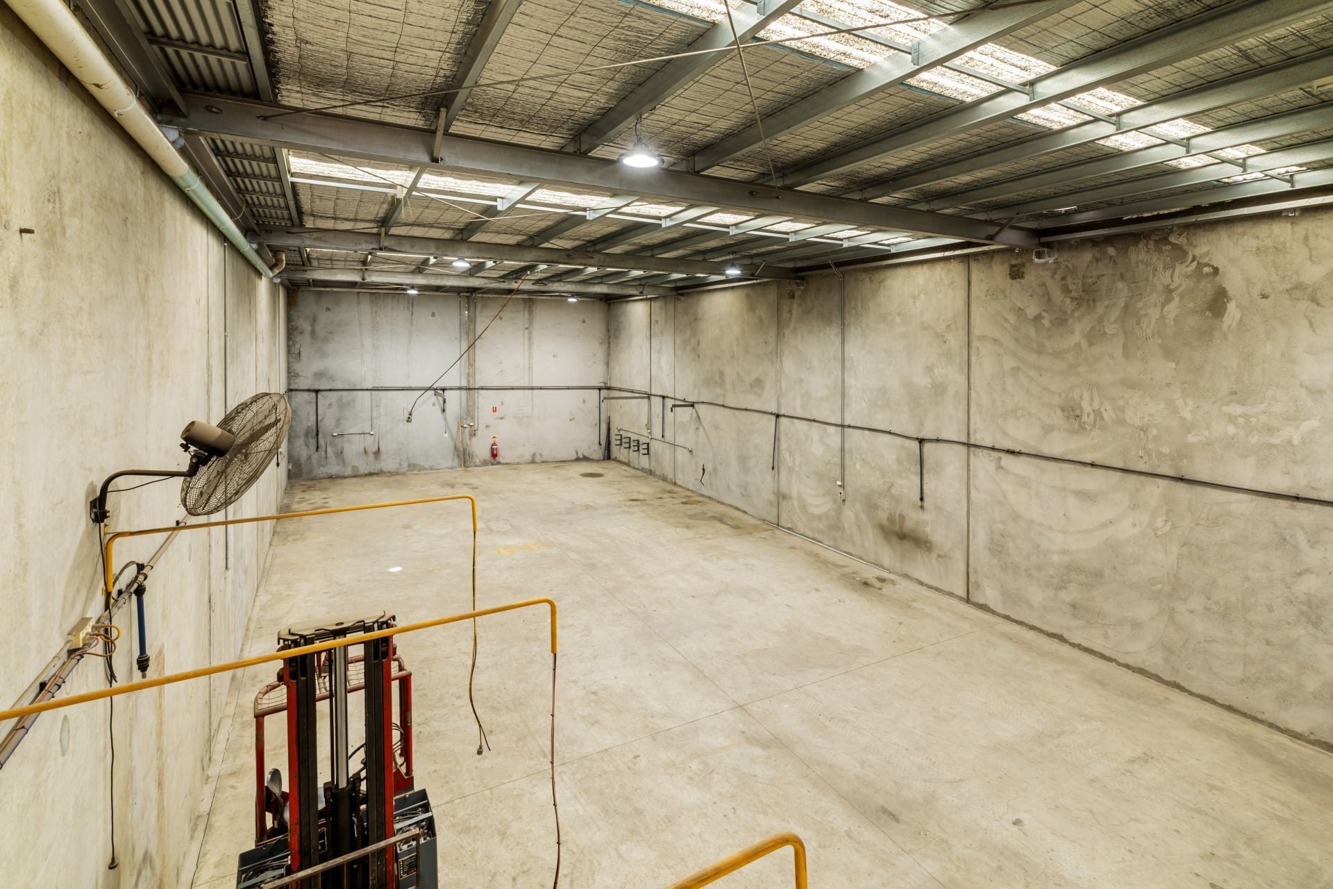 STAND -ALONE WAREHOUSE