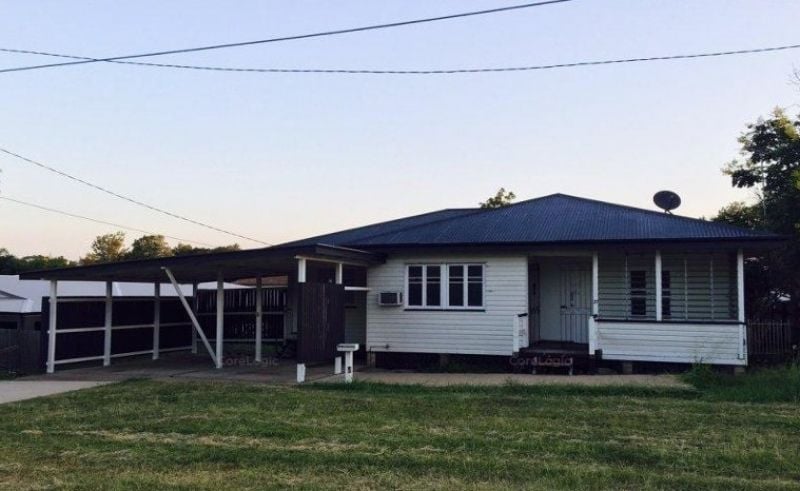 PRICE DROP - THREE BEDROOM HOUSE WITH AIR CON CLOSE TO CBD $260.00 PER WEEK!