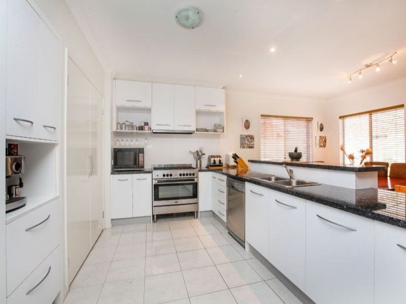 44 Chesterfield Road, Cairnlea - Thumbnail 3