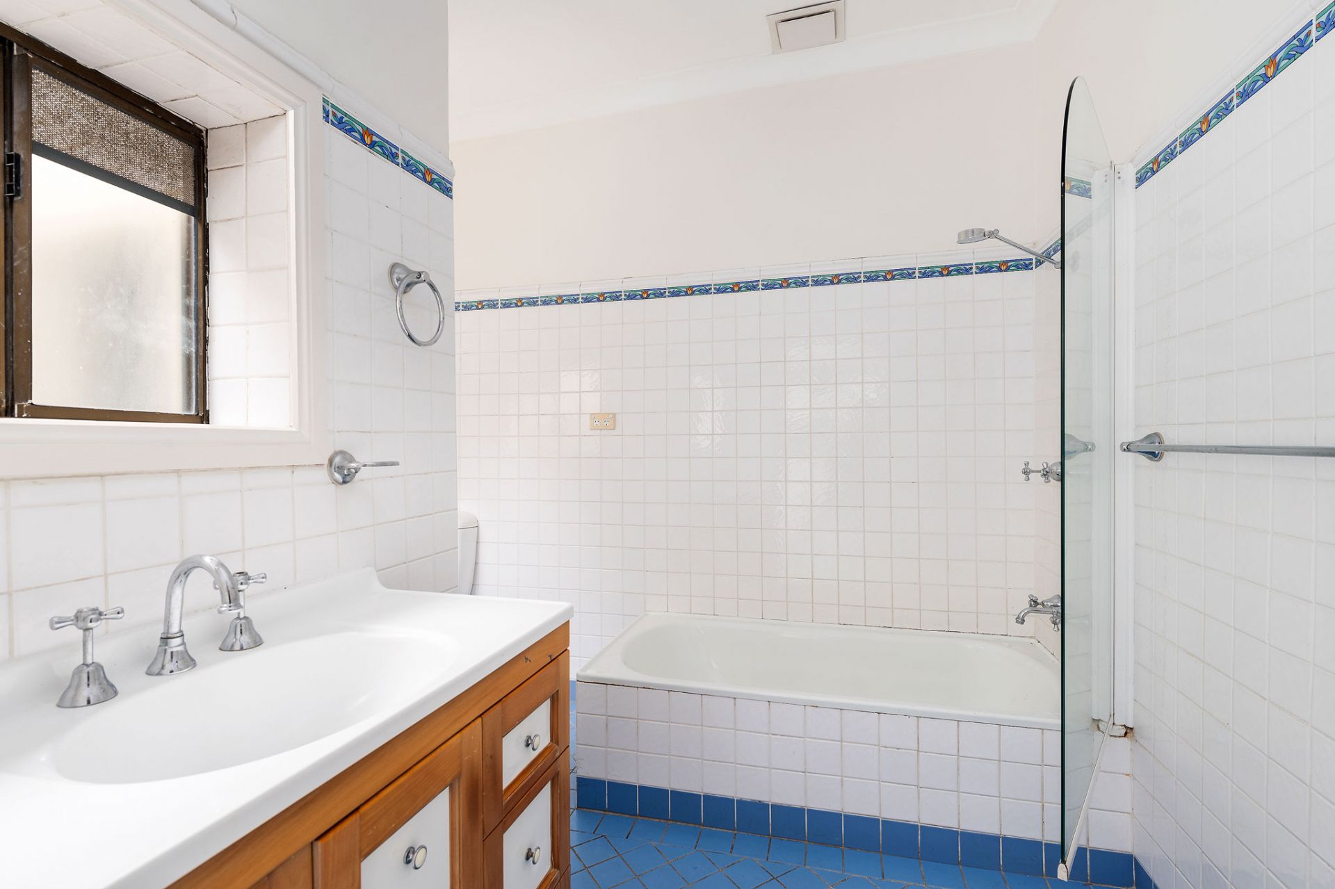 Sold - Great Looks, Character and Lifestyle