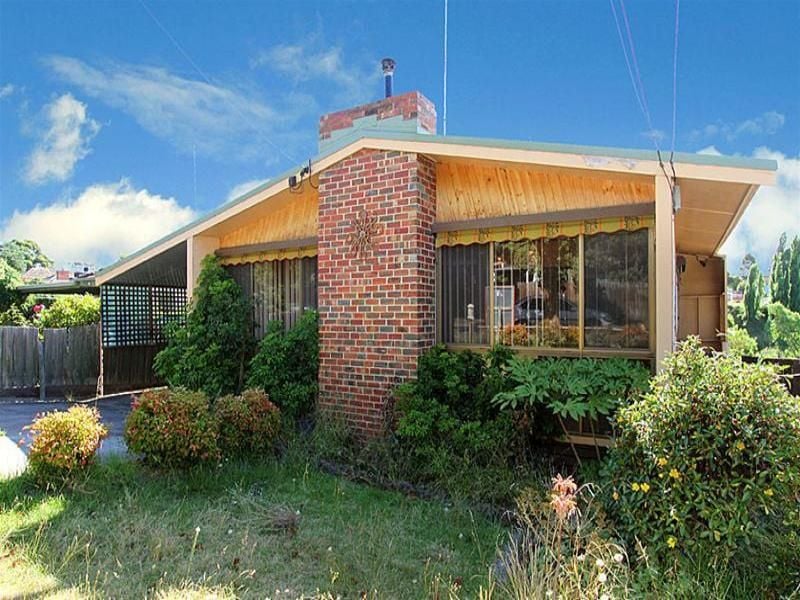 17 Glenvale Road, Reservoir